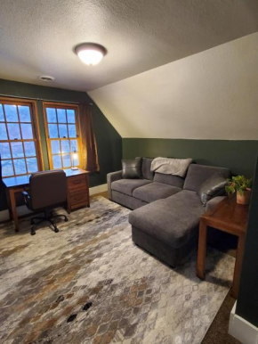 Cozy 1-Bedroom Townhouse near Downtown Colorado Springs